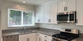 2520 LOOMIS AVE 2520 LOOMIS AVE Photo Gallery 1