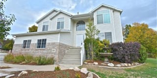 233 E Shadowbrook Ln 233 E Shadowbrook Ln Photo Gallery 1