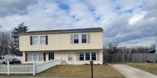 40 FARMHOUSE ROAD 40 FARMHOUSE ROAD Photo Gallery 1
