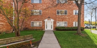 6882 W Touhy Avenue #1 6882 W Touhy Avenue #1 Photo Gallery 1
