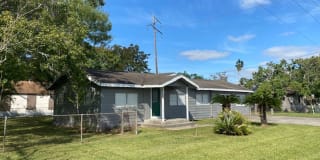 1302 N AVE R 1302 N AVE R Photo Gallery 1