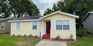 1511 Avenue E 1511 Avenue E Photo Gallery 1