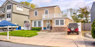 835 W Shore Dr 835 W Shore Dr Photo Gallery 1