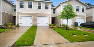5939 Creekside Crossing 5939 Creekside Crossing Photo Gallery 1