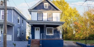 210 Borden Avenue 210 Borden Avenue Photo Gallery 1