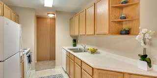 Medicine Lake Apartments Medicine Lake Apartments Photo Gallery 1