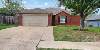 5001 Glennwood Dr 5001 Glennwood Dr Photo Gallery 1