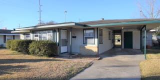 1105 Meadow Dr 1105 Meadow Dr Photo Gallery 1