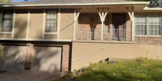 2513 SW Paris Dr 2513 SW Paris Dr Photo Gallery 1