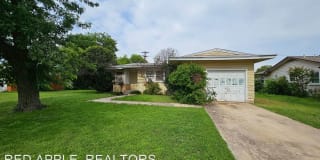 2110 Ballinger 2110 Ballinger Photo Gallery 1