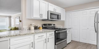 Summerchase at Riverchase Apartment Homes Summerchase at Riverchase Apartment Homes Photo Gallery 1