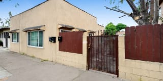 5412 - 5414 S Huntington Dr 5412 - 5414 S Huntington Dr Photo Gallery 1