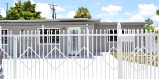 810 E 9th Pl 810 E 9th Pl Photo Gallery 1