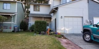 13155 NW Lakeridge Cir 13155 NW Lakeridge Cir Photo Gallery 1