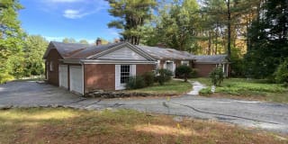11 Strawberry Hill Road 11 Strawberry Hill Road Photo Gallery 1
