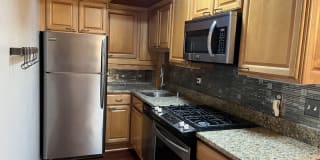 2025 E Greenwich Ave # 312 2025 E Greenwich Ave # 312 Photo Gallery 1