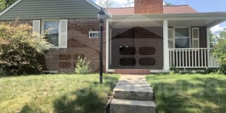 9008 48th Plaza 9008 48th Plaza Photo Gallery 1