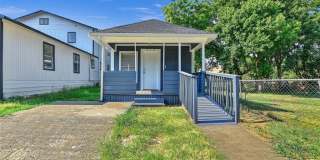 214 W Walker Street 214 W Walker Street Photo Gallery 1