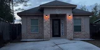 437 Yoakum Street 437 Yoakum Street Photo Gallery 1
