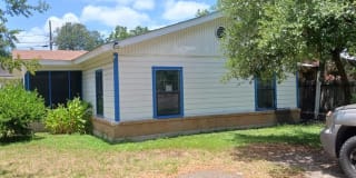 917 North 1/2 917 North 1/2 Photo Gallery 1