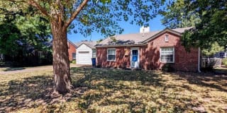 733 N Knoxville Avenue 733 N Knoxville Avenue Photo Gallery 1
