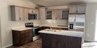 APPLICATION PENDING! -- 1105 Barnes Dr W APPLICATION PENDING! -- 1105 Barnes Dr W Photo Gallery 1