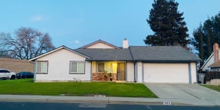 381 Bishop Dr 381 Bishop Dr Photo Gallery 1