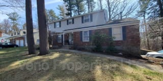 15 Rivercrest Dr. 15 Rivercrest Dr. Photo Gallery 1
