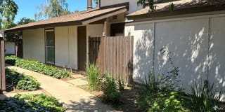 5497 Roundtree Dr #E 5497 Roundtree Dr #E Photo Gallery 1