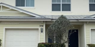 2541 Creekside Dr 2541 Creekside Dr Photo Gallery 1