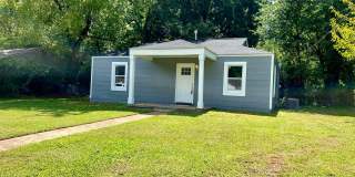 1015 Fairway Dr NW 1015 Fairway Dr NW Photo Gallery 1