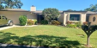 Beautiful 3 bed 2 bath with a lake view Beautiful 3 bed 2 bath with a lake view Photo Gallery 1