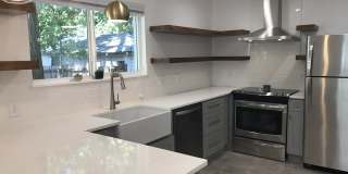423 W Woodlawn Ave 423 W Woodlawn Ave Photo Gallery 1