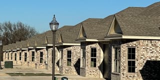 525 E Spring Valley Rd 525 E Spring Valley Rd Photo Gallery 1