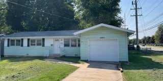 2203 S Kickapoo Ave 2203 S Kickapoo Ave Photo Gallery 1