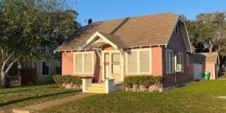 802 S HOUSTON 802 S HOUSTON Photo Gallery 1