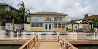 216 BAYSIDE DRIVE 216 BAYSIDE DRIVE Photo Gallery 1