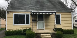 4 bedroom 1.5 bathroom single family home with fenced in backyard 4 bedroom 1.5 bathroom single family home with fenced in backyard Photo Gallery 1