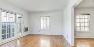 142 N Hamilton Dr 142 N Hamilton Dr Photo Gallery 1