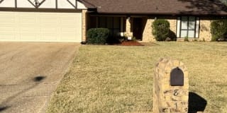 813 Carriage Dr 813 Carriage Dr Photo Gallery 1
