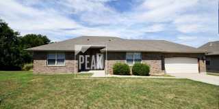 913 N Evergreen Ave 913 N Evergreen Ave Photo Gallery 1