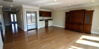 4 Dock St - 200 4 Dock St - 200 Photo Gallery 1
