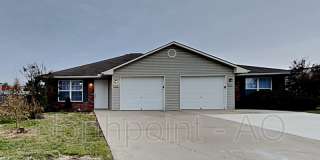 309 NW Woodbury Dr 309 NW Woodbury Dr Photo Gallery 1