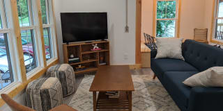 822 West Locust Street - #1B 822 West Locust Street - #1B Photo Gallery 1