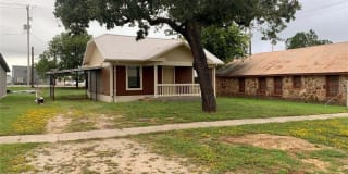 206 W Oak Street 206 W Oak Street Photo Gallery 1