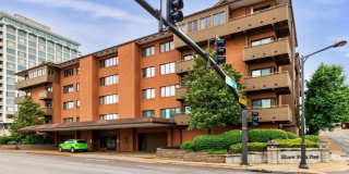 250 South Brentwood Boulevard 250 South Brentwood Boulevard Photo Gallery 1