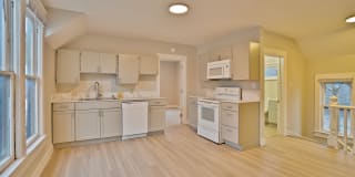 2028 West Gardner Avenue - Upper 2028 West Gardner Avenue - Upper Photo Gallery 1
