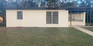949 N Village Dr 949 N Village Dr Photo Gallery 1