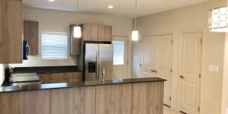 418 Newport Ave 418 Newport Ave Photo Gallery 1