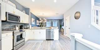 981 Hampton CIR 981 Hampton CIR Photo Gallery 1
